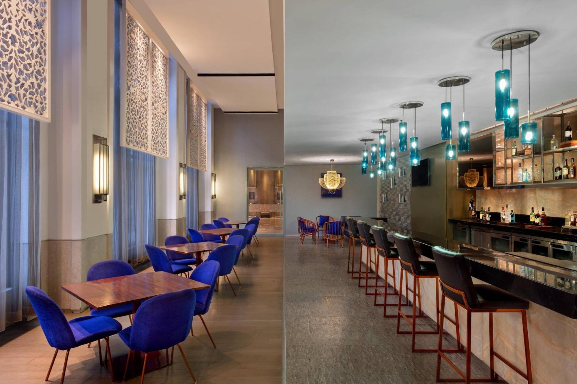 Courtyard By Marriott Agra Ξενοδοχείο Εξωτερικό φωτογραφία The bar at the lounge