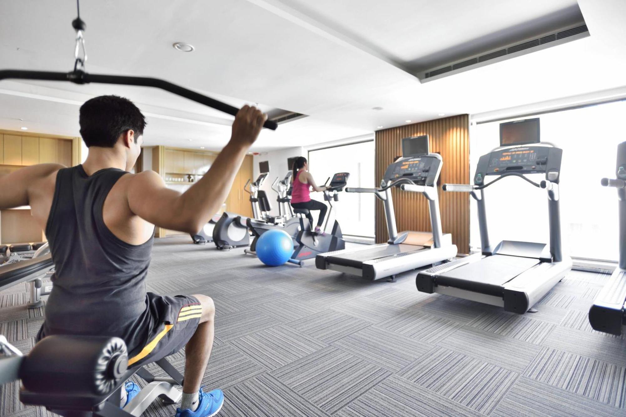 Courtyard By Marriott Agra Ξενοδοχείο Εξωτερικό φωτογραφία The gym at the hotel